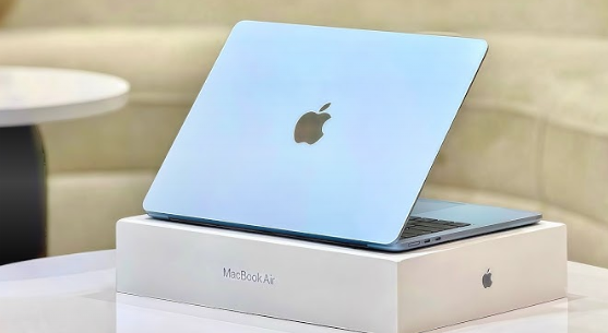MDVQ4 15-inch MacBook Air: Apple M5 chip with 10‑core CPU and 10‑core GPU, 16GB, 512GB SSD - Sky Blue